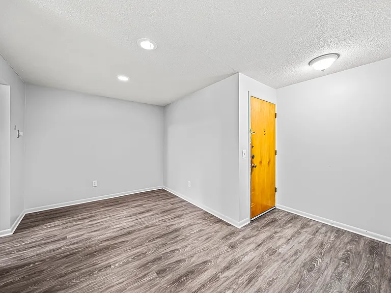 Heatherstone Apartments — Photo 28