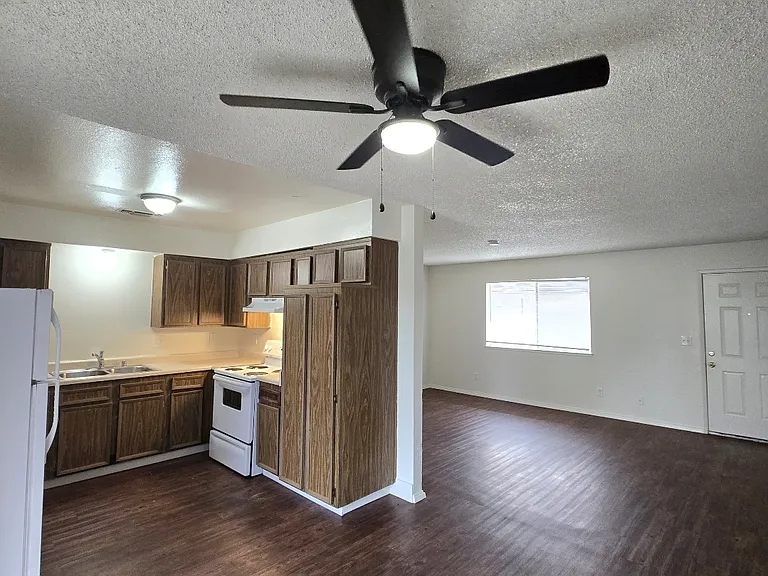3750 N Delno Ave #205 — Photo 8