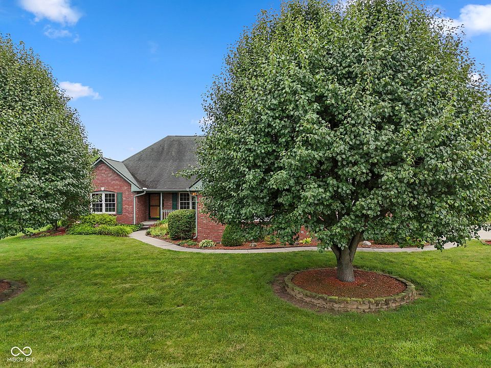 1st image of 105 Woodfield Grn