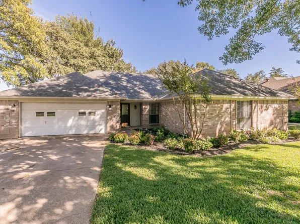 7812 Red Oak St, North Richland Hills, TX 76182