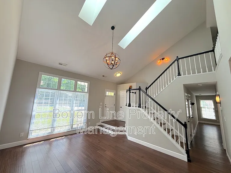 2321 Heathershire Ln — Photo 3