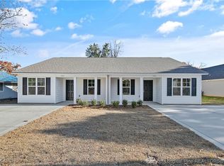 127 S 6th St, Spring Lake, NC 28390