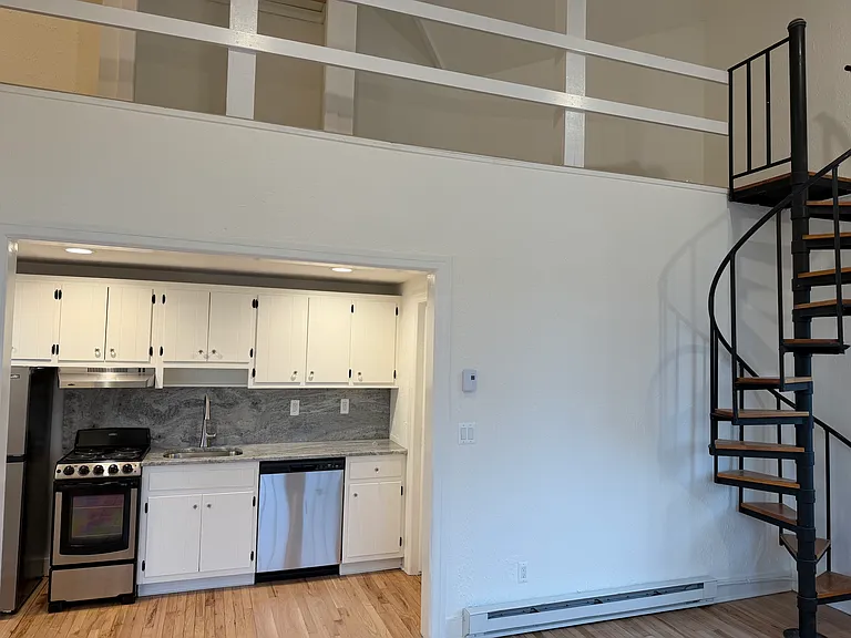 17-19 Leroy Pl #3E — Photo 6