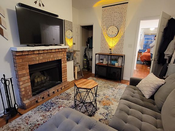 2nd image of 677 W Wrightwood Ave APT 1N