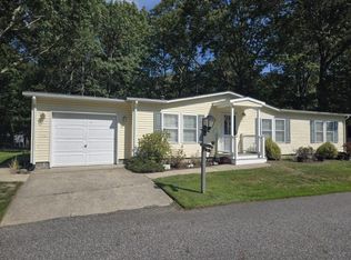 1407-11 Middle Rd, Calverton, NY 11933