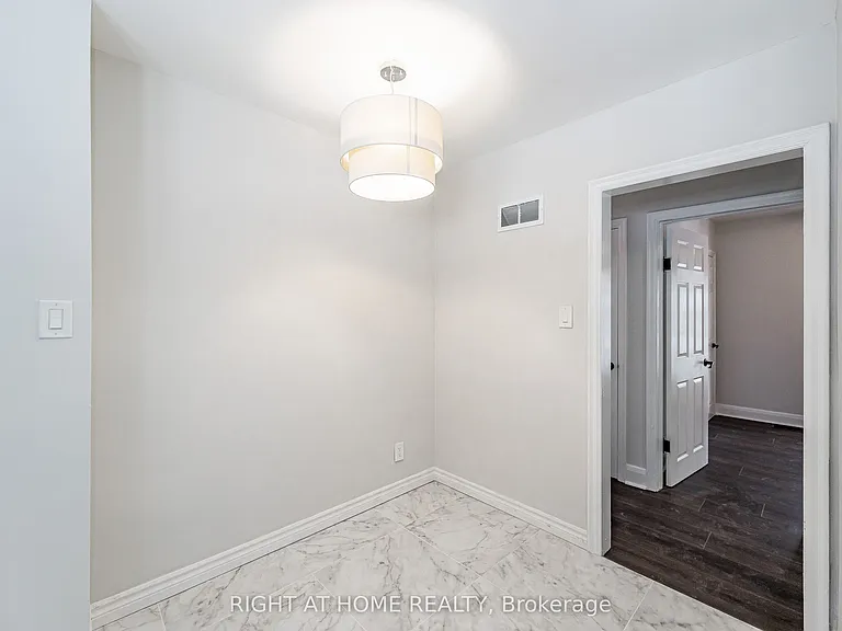 18 Ridgewood Ave — Photo 15