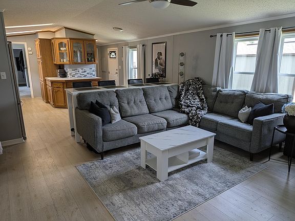 4th image of 2713 W Park Ln