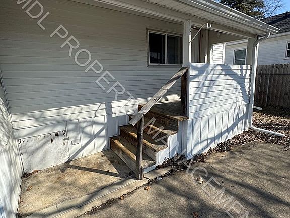 2nd image of 1417 Division St