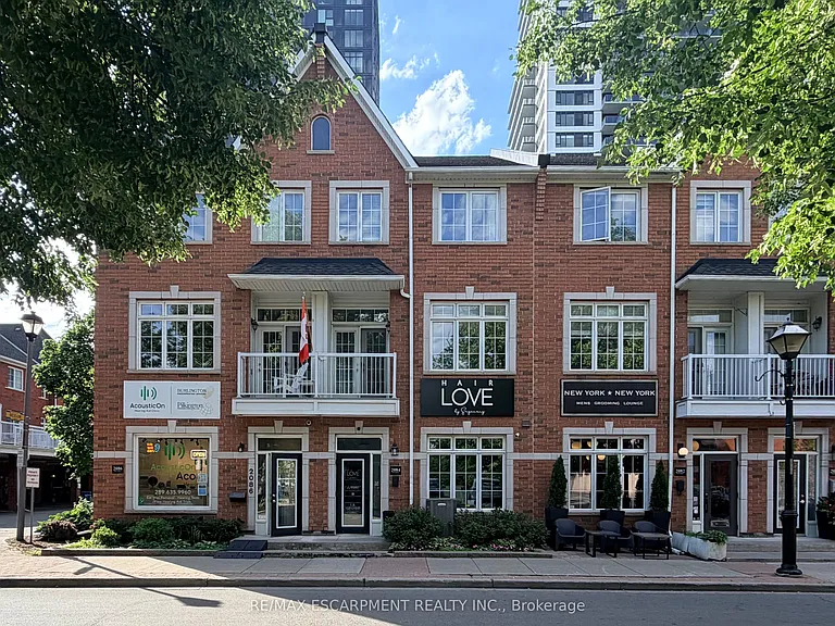 2085 Pine St — Photo 1
