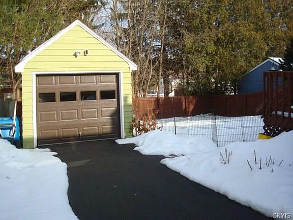 4th image of 202 Turner Ave