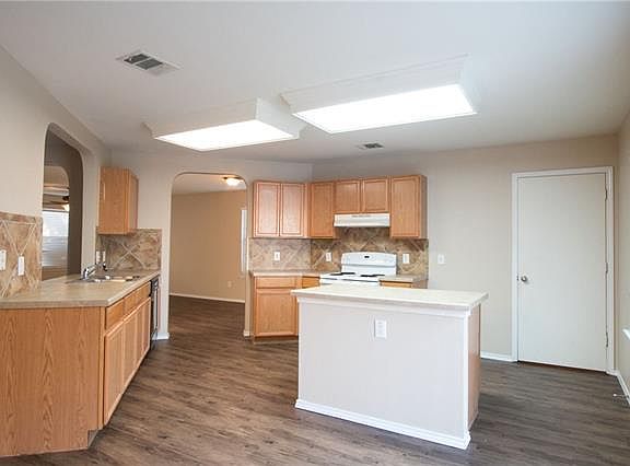 3rd image of 204 Debbie Ann Dr