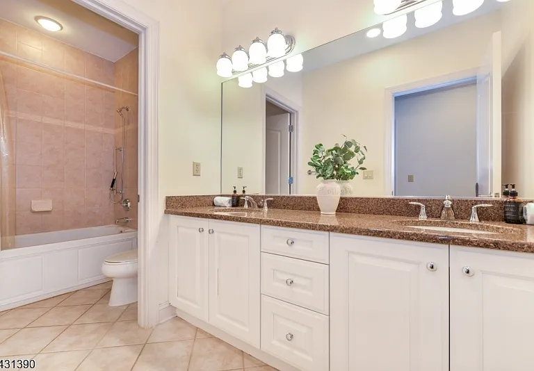 3 Christopher Ct — Photo 28