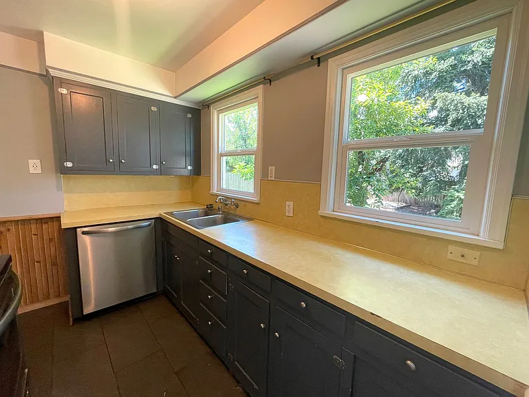 7015 N Greenwich Ave — Photo 6