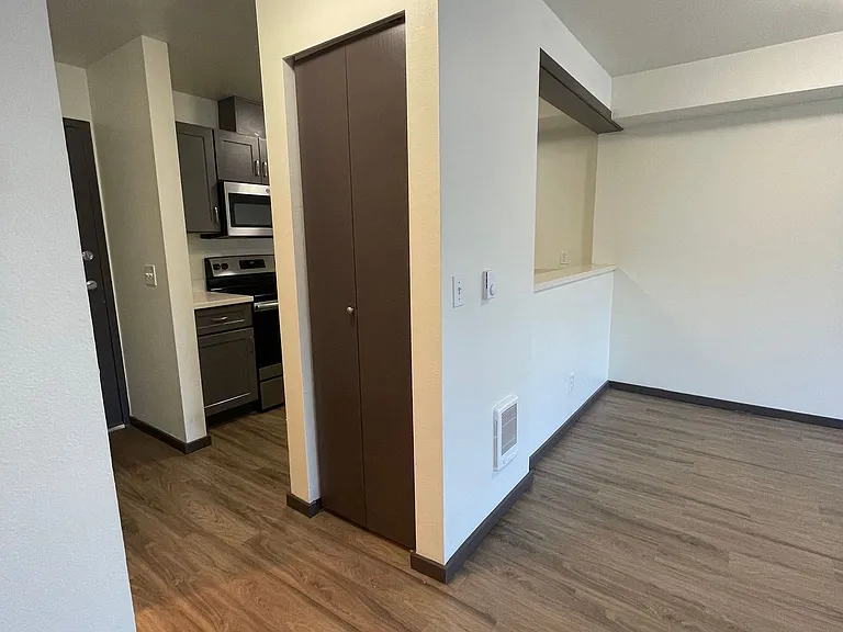 6040 Cali - Spacious 1 & 2 Units | Washer/Dryer | Private Balcony | Lots on Natural Light — Photo 3