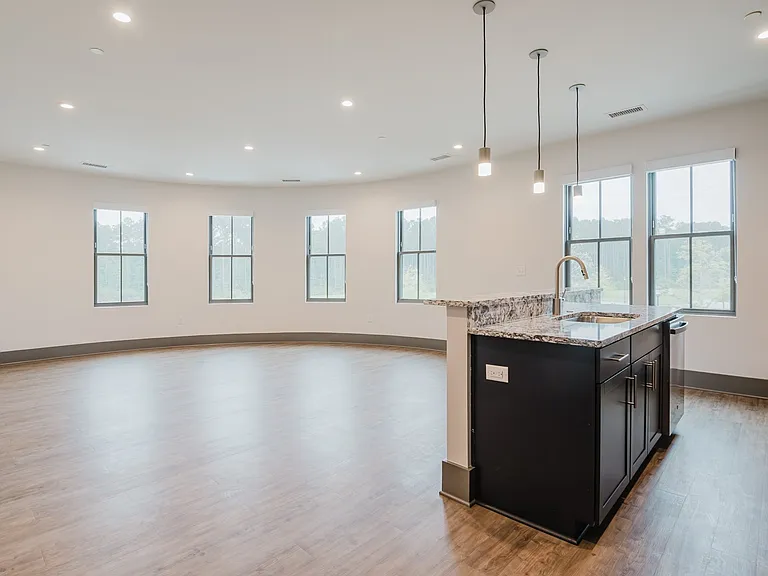 25 Minetta Ln #305 — Photo 2