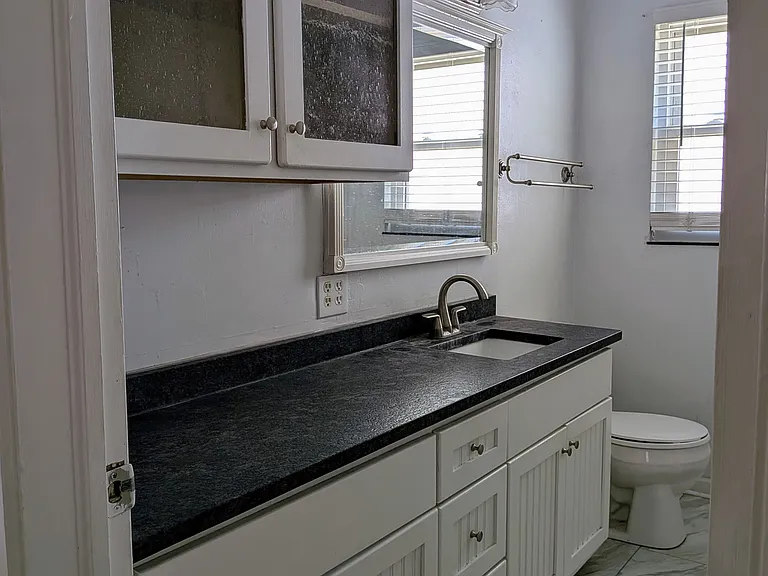 543 Woodbury Ave — Photo 11