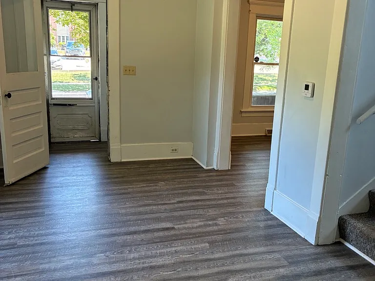 2212 Myrtle St — Photo 4