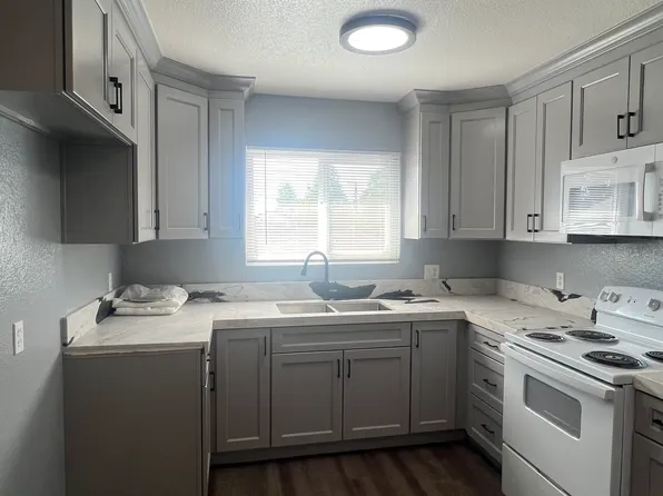 464 Almond Dr APT B, Lodi, CA 95240