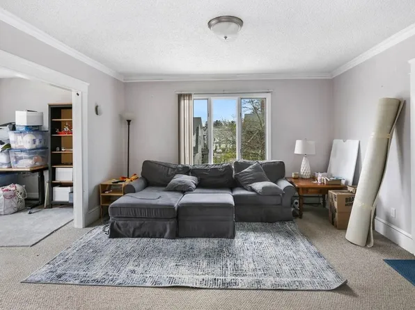 4 Dean St #2, Worcester, MA 01609