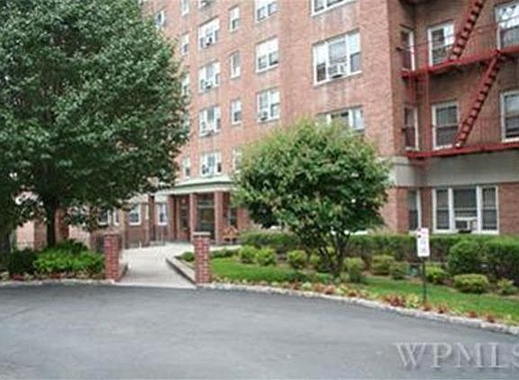 3rd image of 290 Collins Ave APT 1C
