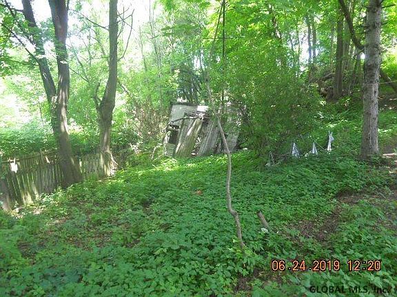 4th image of 60 Mann Ave