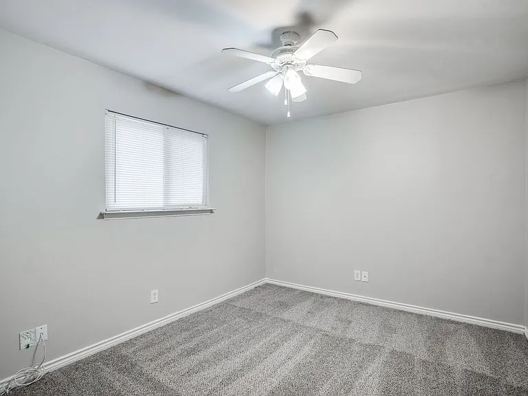 902 Firestone Ln — Photo 21