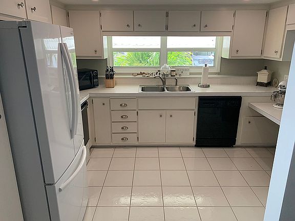 Well supplied kitchen