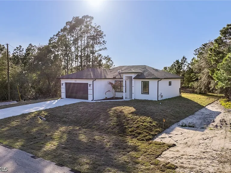 566 Eisenhower Blvd — Photo 3