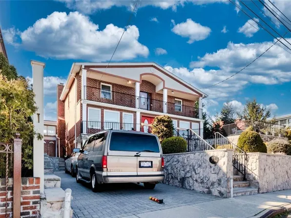 10-32 Utopia Parkway, Beechhurst, NY 11357