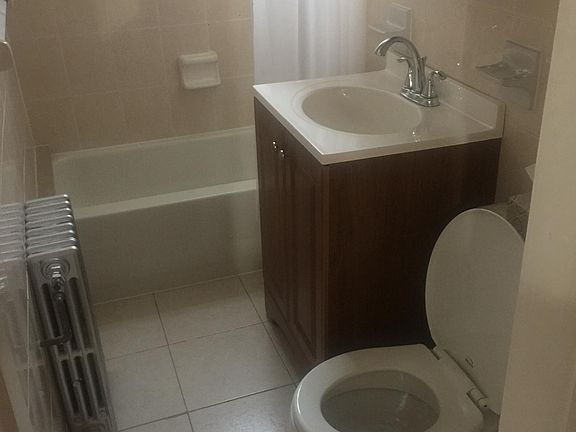 4th image of 462 Grandview Ave #1L
