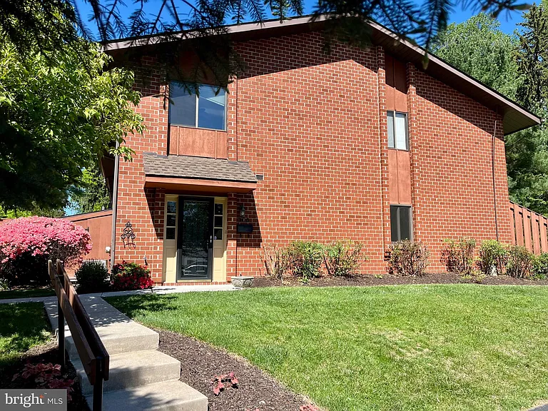 306 Worthington Dr #306 — Photo 2