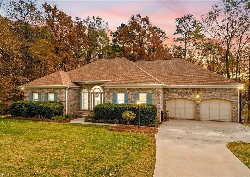 1st image of 411 Wildwood Dr