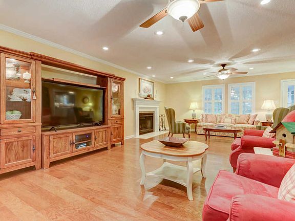 5th image of 9761 Clearwater Dr
