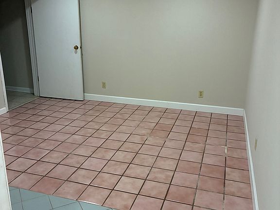 5th image of 1412 Westwood Ln