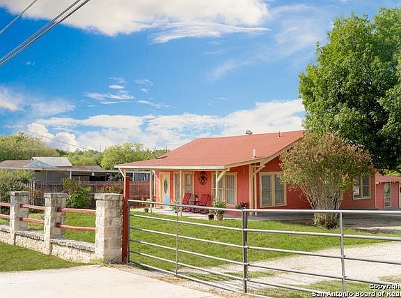 3rd image of 619 Hot Wells Blvd