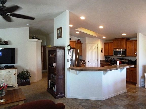 Open concept-Vaulted Ceiling