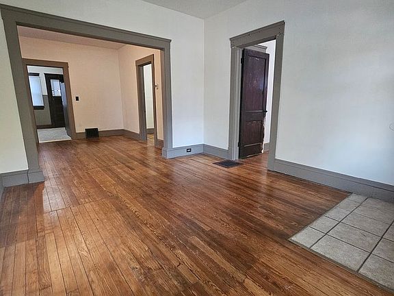 3rd image of 3913 Henritze Ave #3913