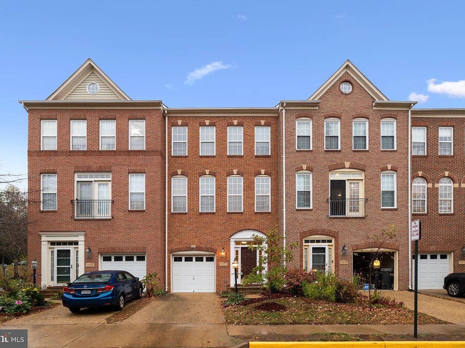 3 bed, 3.5 bath, 1628 sqft, $3,350 — Photo 3