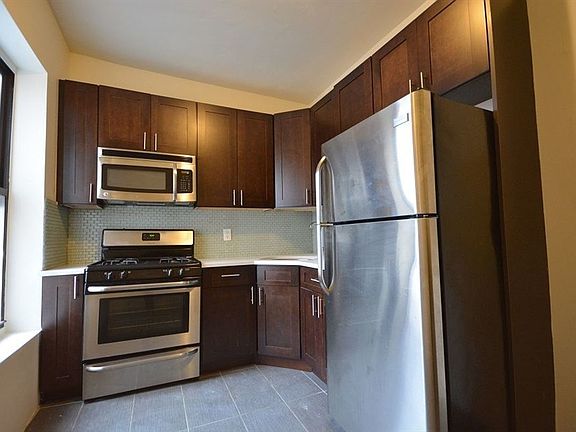 2nd image of 396 Montgomery St APT 4A