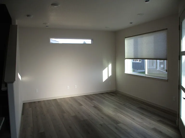 1147 Summit Vista Dr — Photo 2