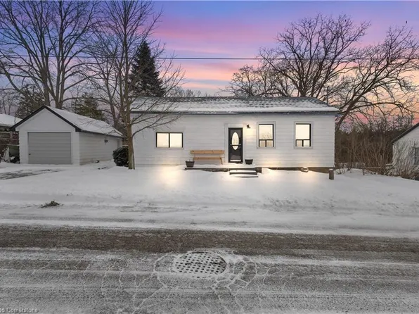 33 Saint Andrew St, North Dumfries, ON N0B 1E0