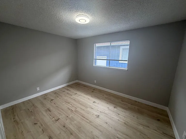 TAC T Carlyle Apartments — Photo 8