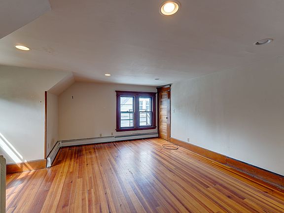 4th image of 553 Whitney Ave #5