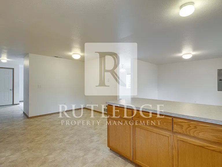 120 Mallory Ln — Photo 17
