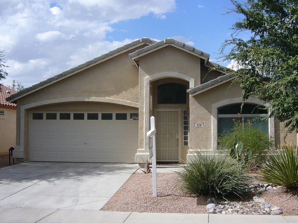 1st image of 928 E Taylor Trl