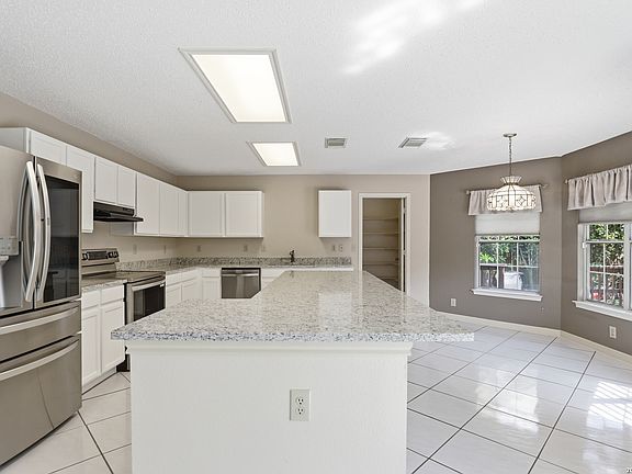 5th image of 11214 Scarborough Ct