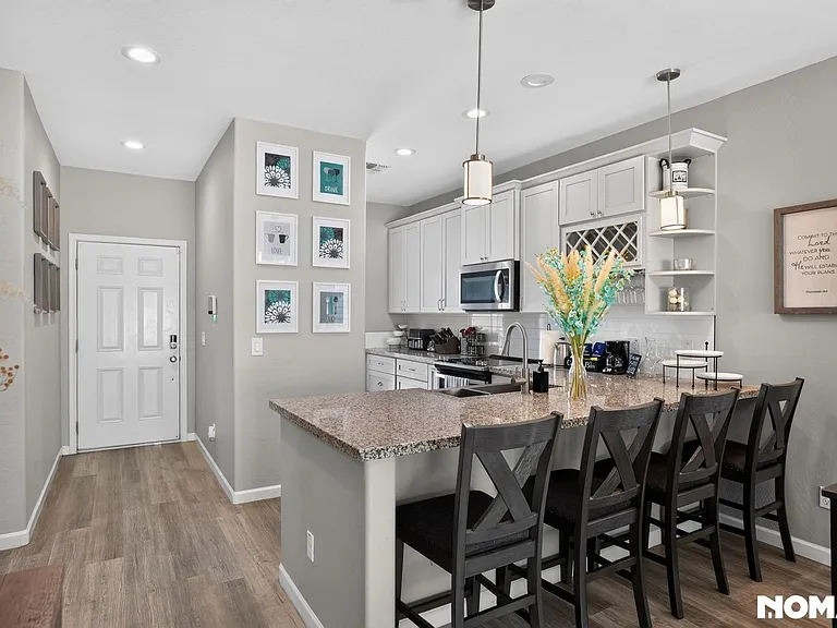 524 W Harwell Rd — Photo 21