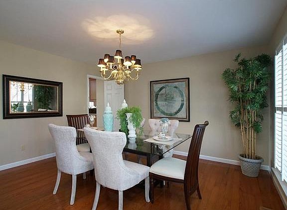 3rd image of 830 Woodsdale Ct