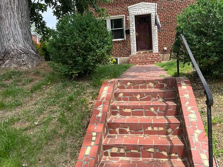 4852 Melbourne Rd — Photo 2