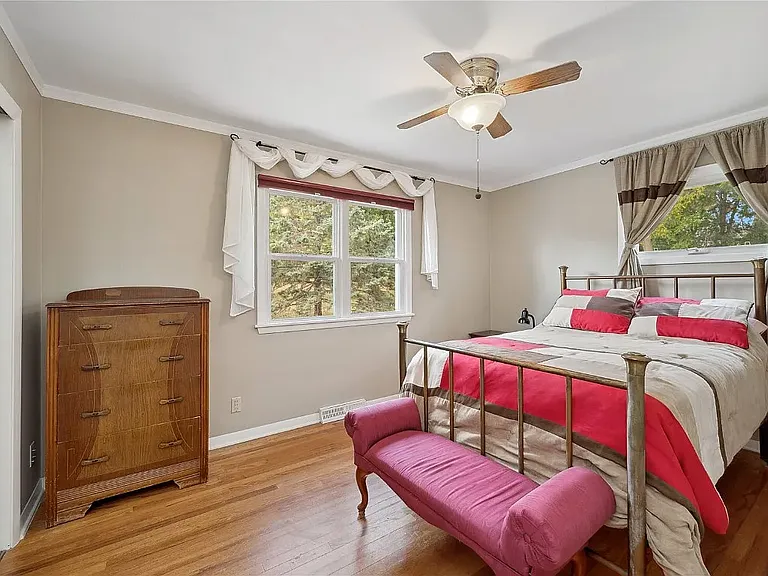 4530 Woodview Dr NE — Photo 7
